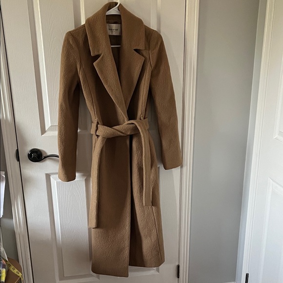 Babaton Jackets & Blazers - Aritzia Babaton Abraham Women's Tan camel Belted Coat wool